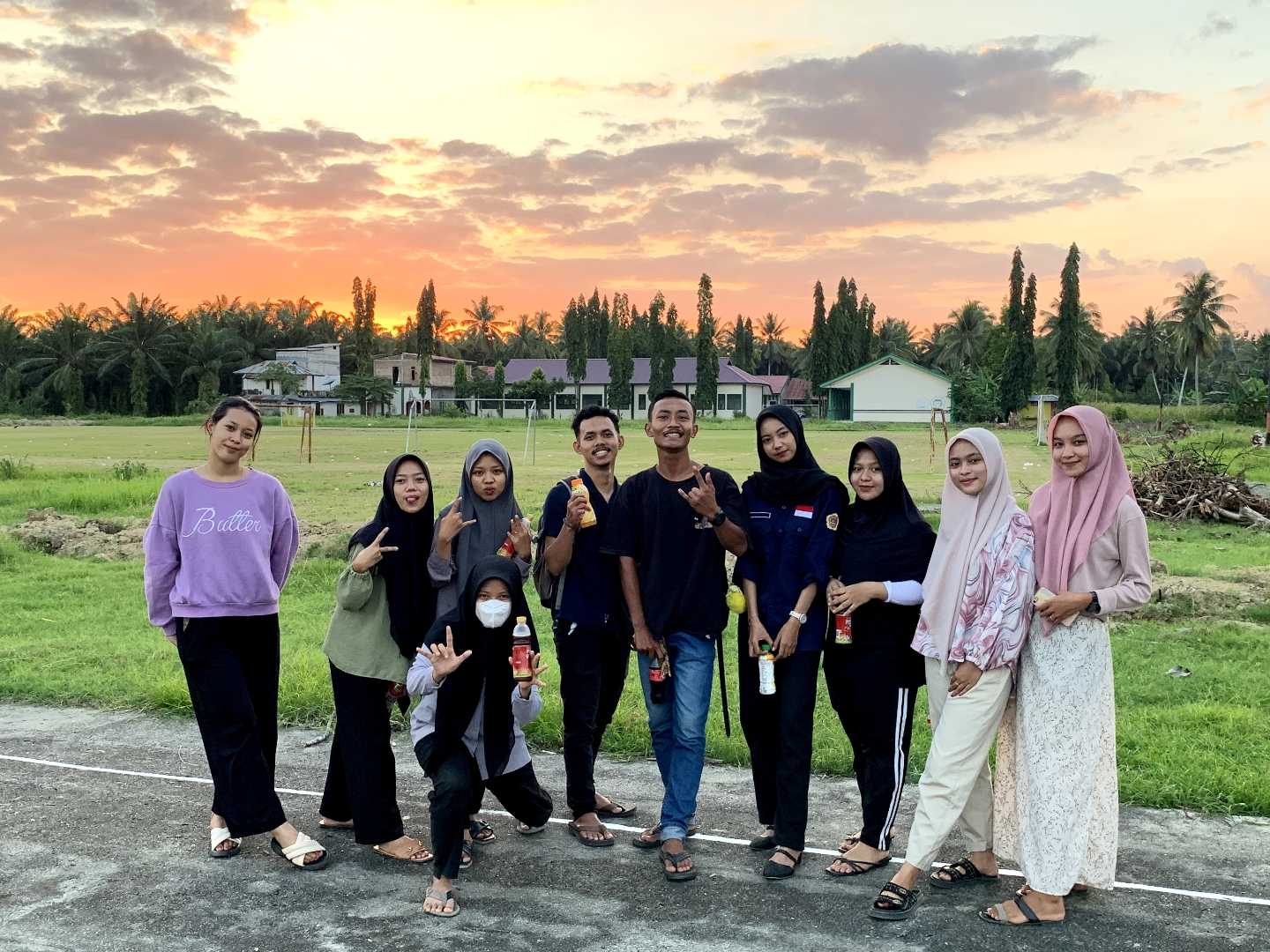 menikmati senja bersama mereka😇