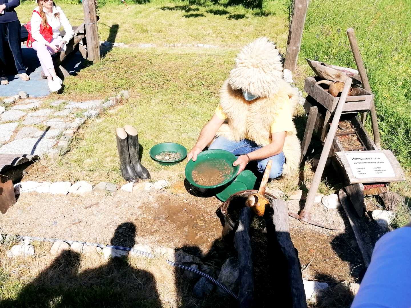 Demonstrating gold leaching 😊