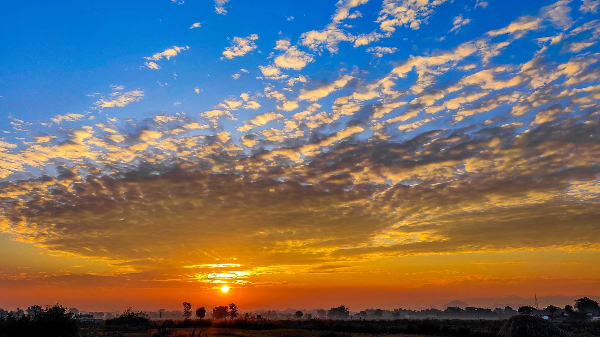beautiful cloudy sunrise ⛅