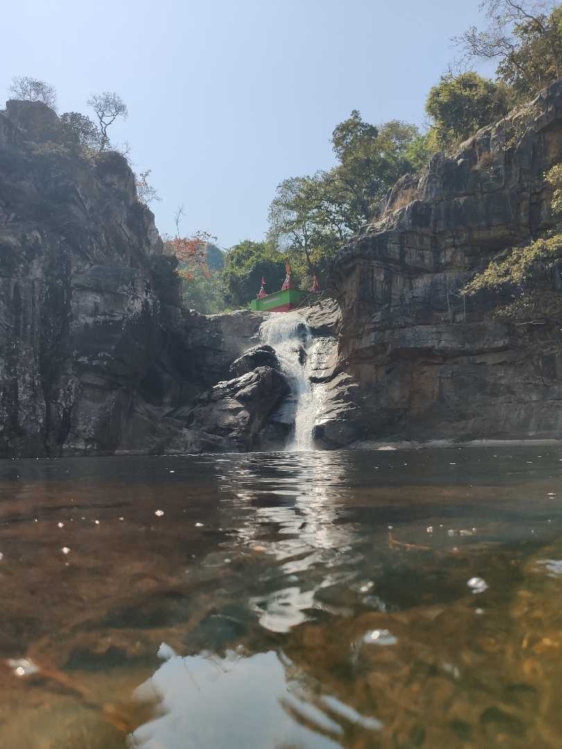 Devkund waterfall.