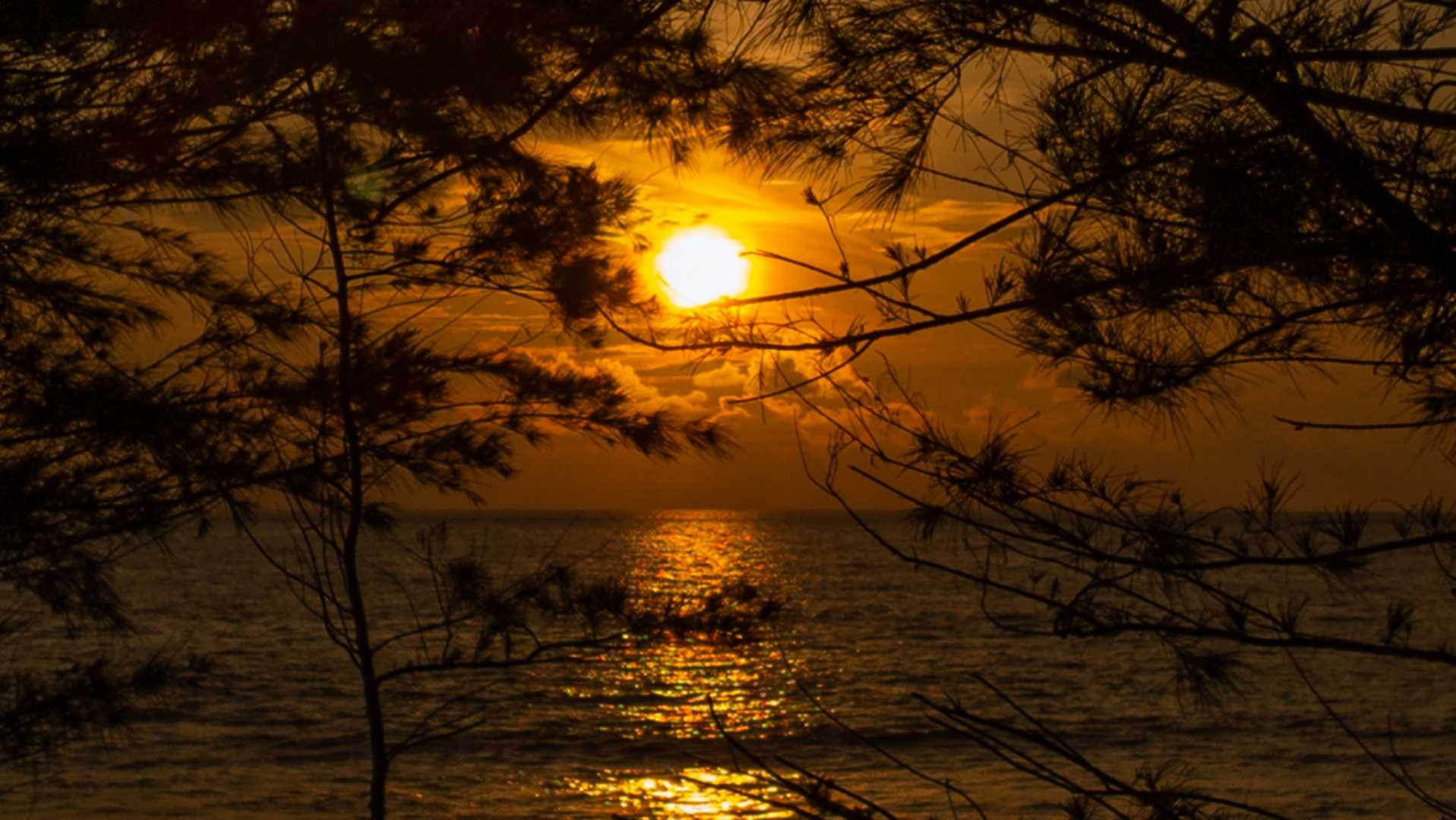 sunset di pantai Purus