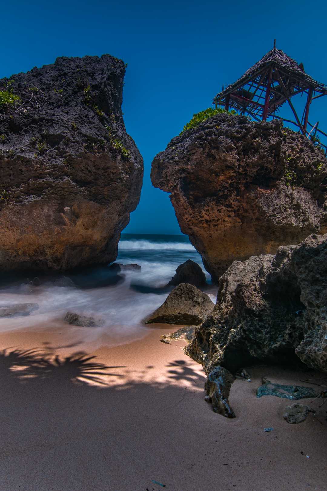 Keindahan Pantai Mesra