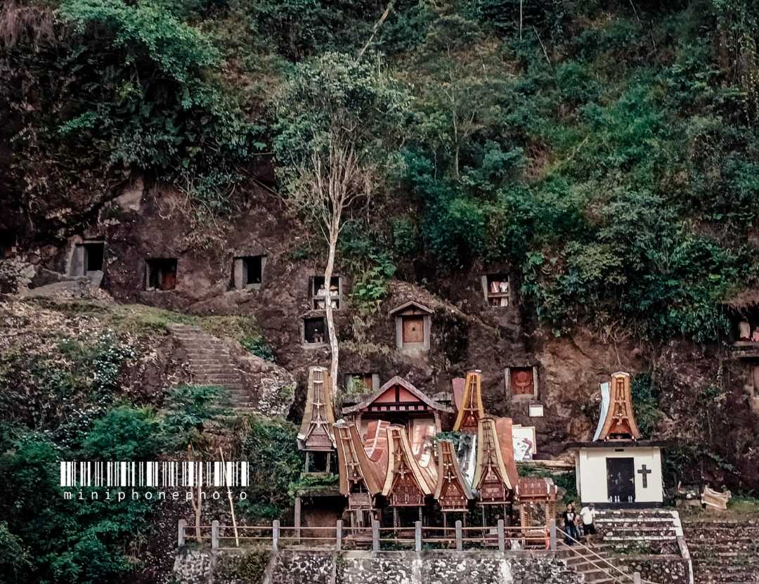 Kuburan Alam Suku Toraja