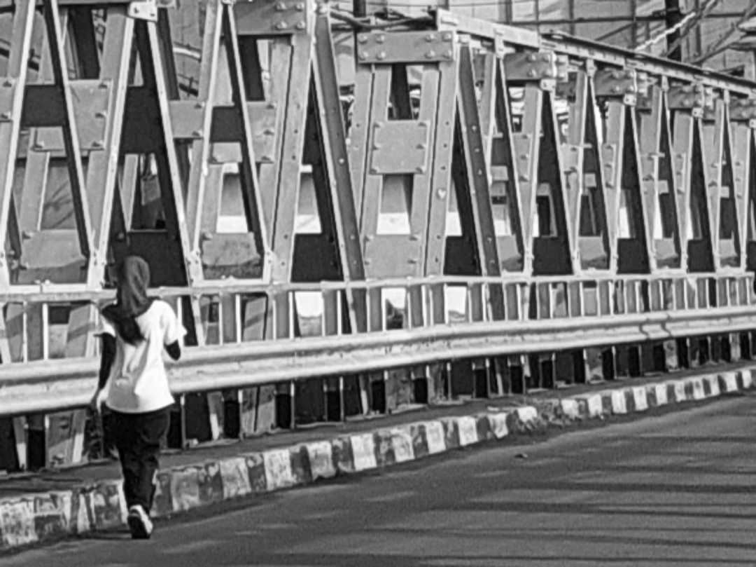 Melewati Jembatan