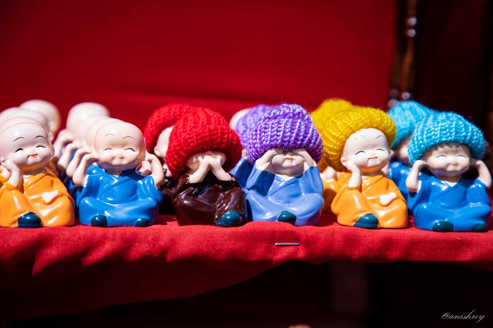 Laughing baby Buddhas
