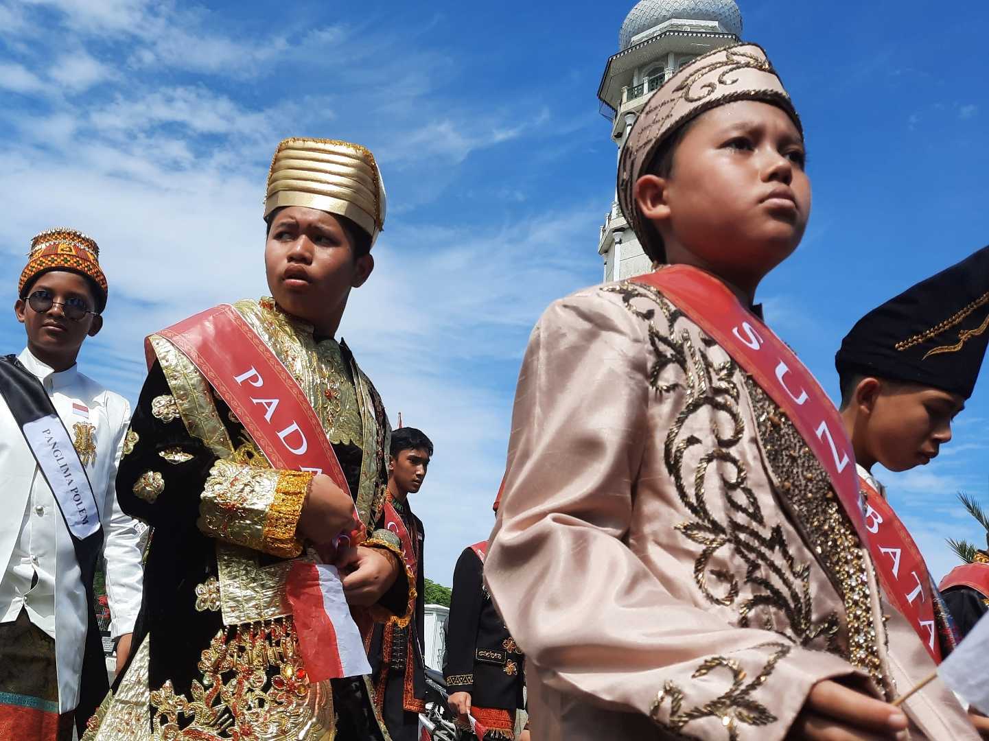 Ragam Pakaian Adat