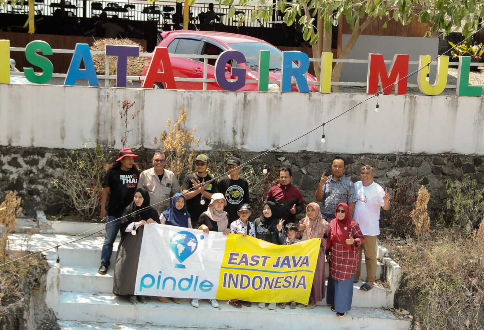 "MEET LOCALS PINDLE JAWA TIMUR"