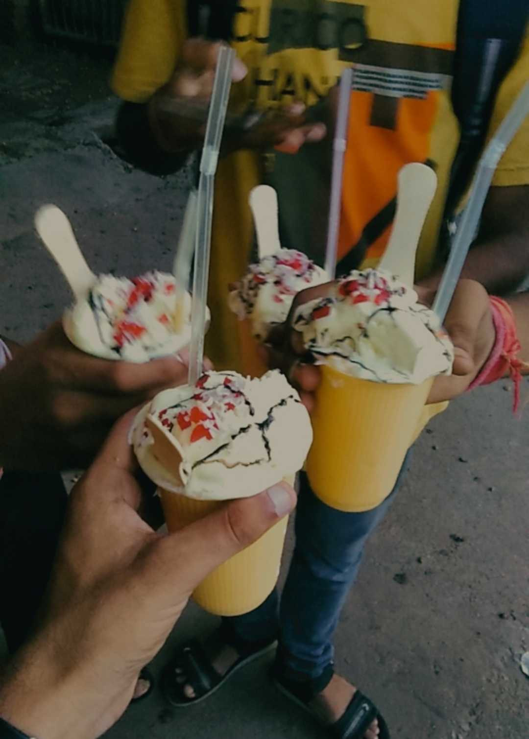 Mango shake  with ice cream 🍦