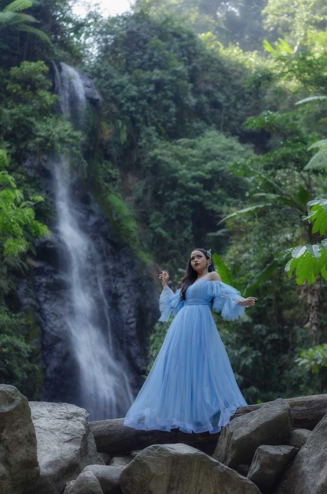 Model Gaun Biru Cigentis