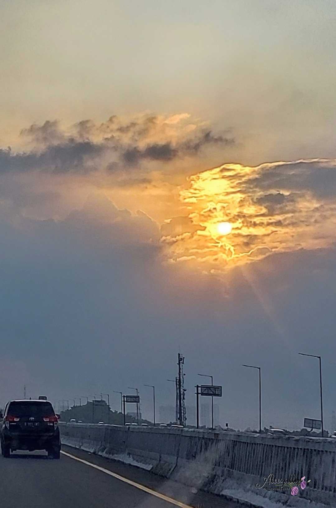 Sunset di tol kota Jakarta