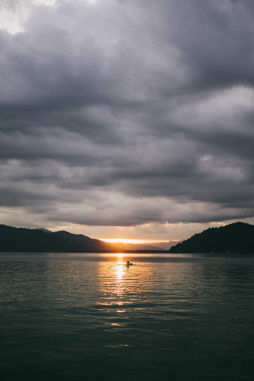 Mendayung hingga senja