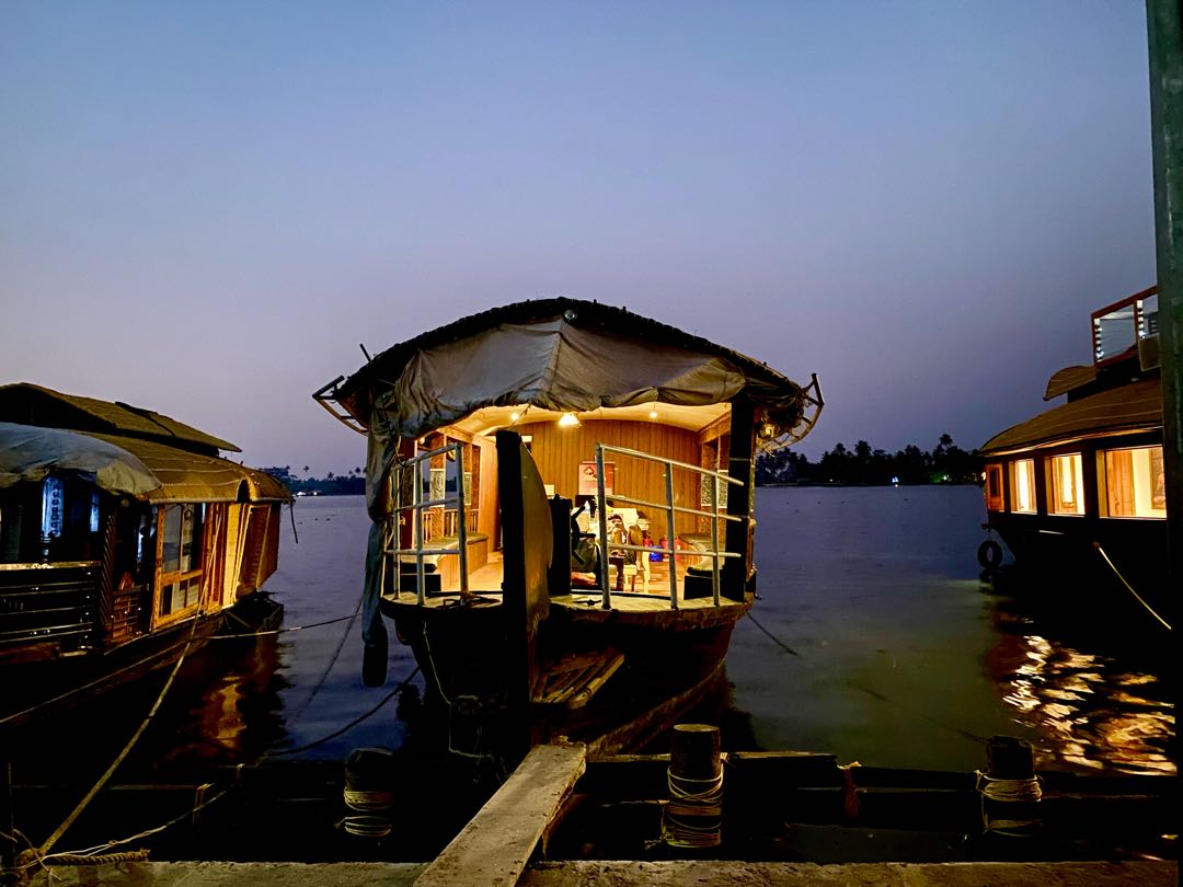Houseboat 