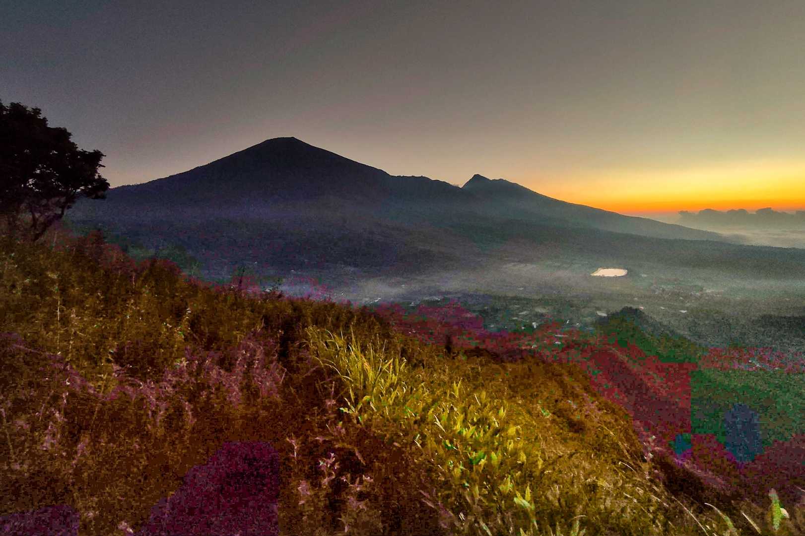 view Gunung rinjani dari punggungan bukit pergangsingan