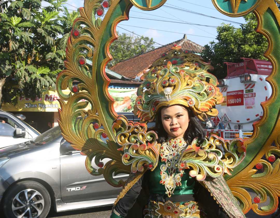 Peserta karnaval hari kemerdekaan