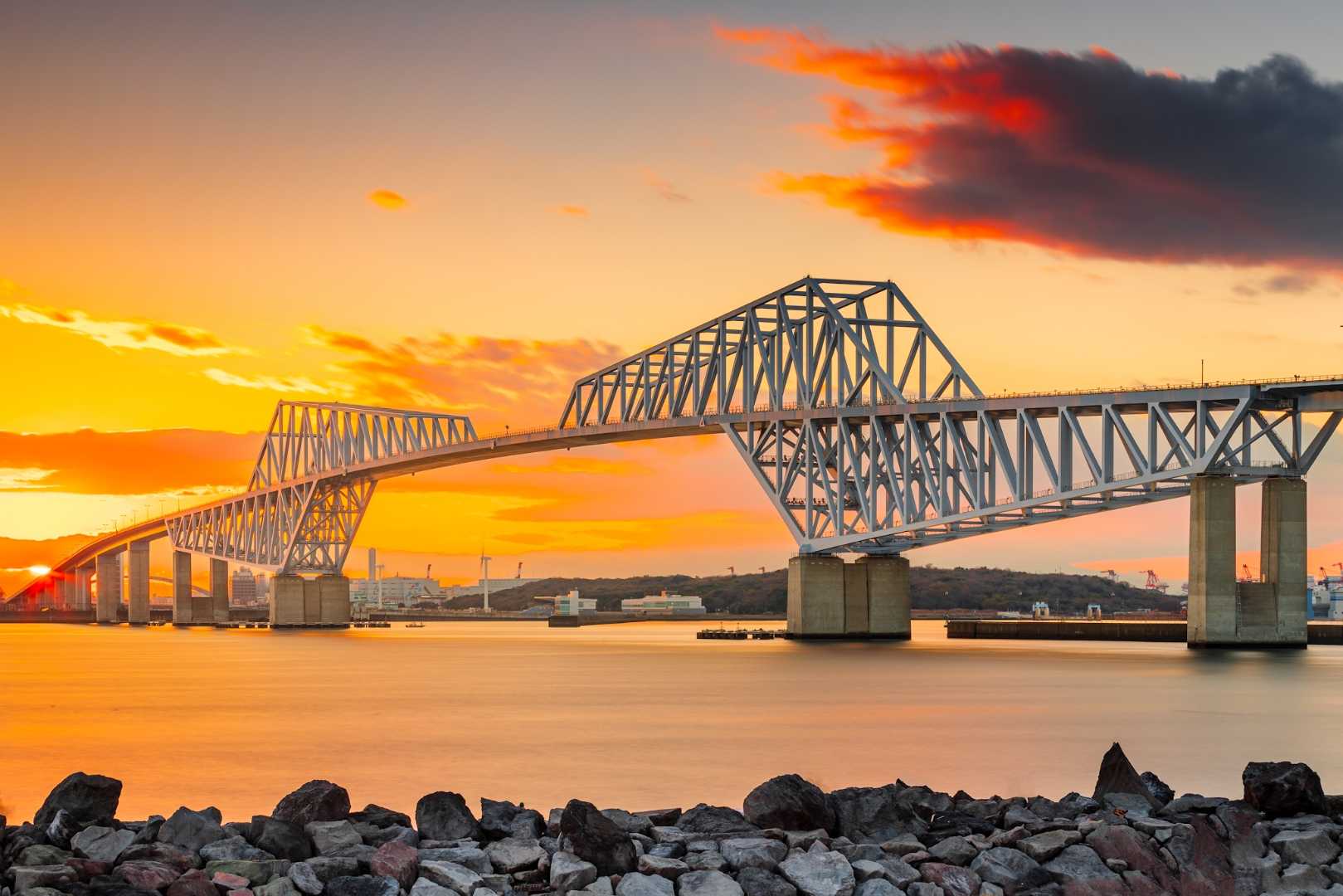 sunset di tokyo gate bridge