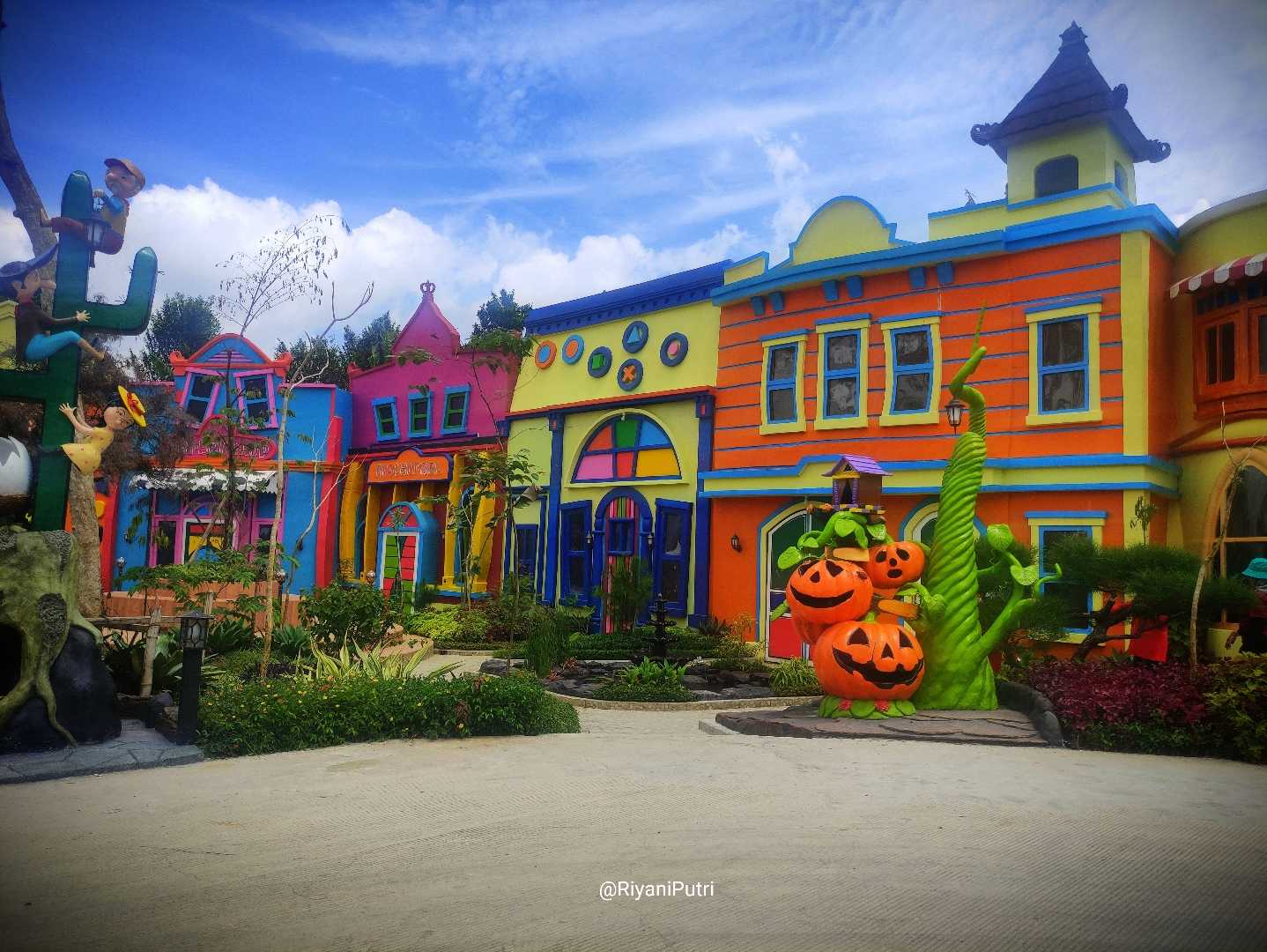 spot kota Warna Warni 