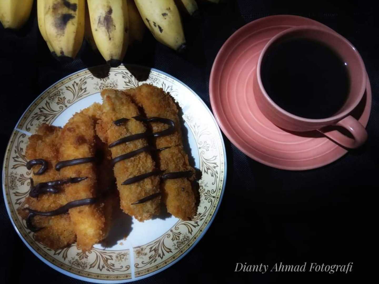 Secangkir kopi & goreng pisang