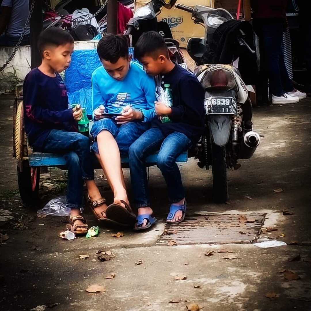 ANAK >GADGET >GAME = LAZY
