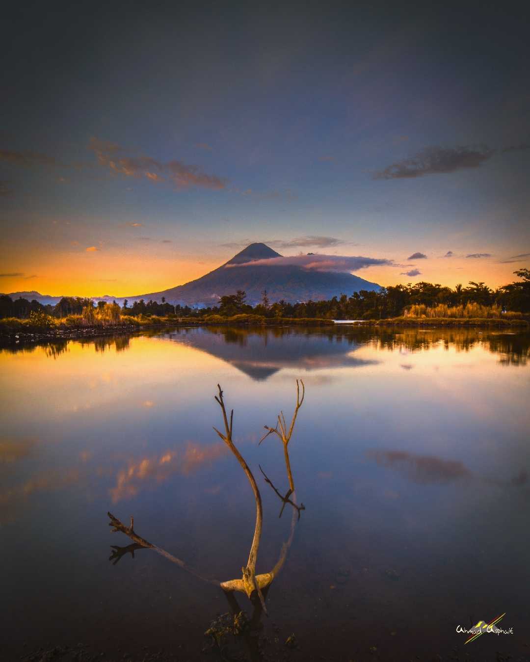 Gunung Dua Sudara.