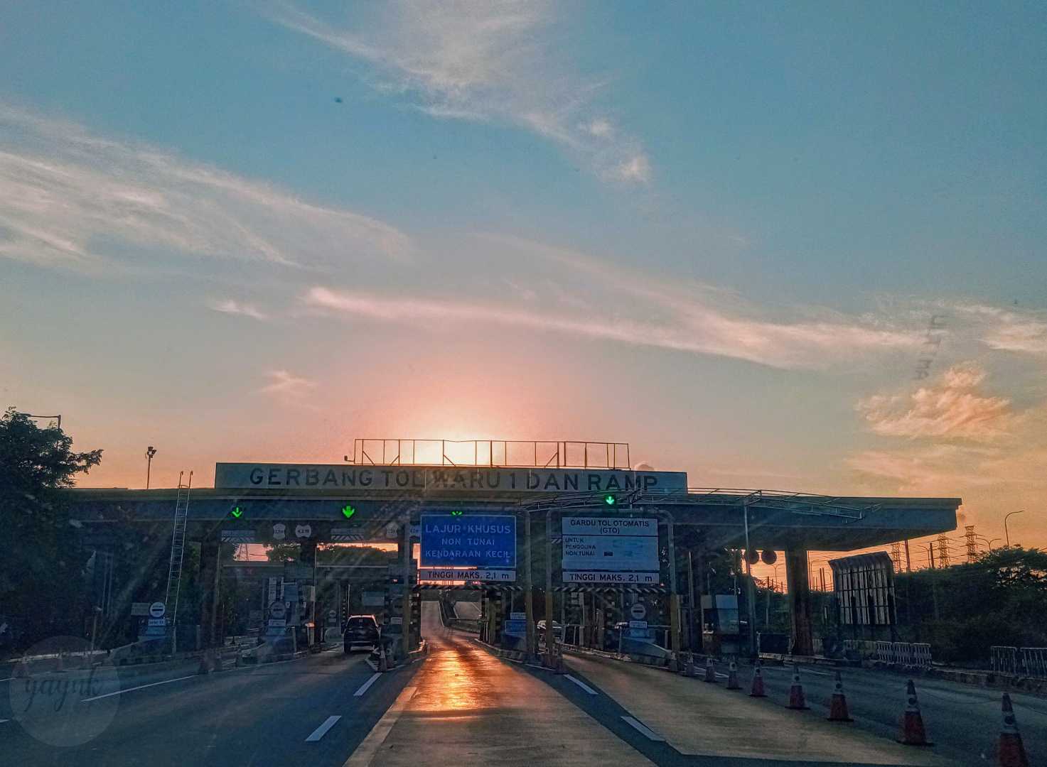 Sunset di Gerbang Tol