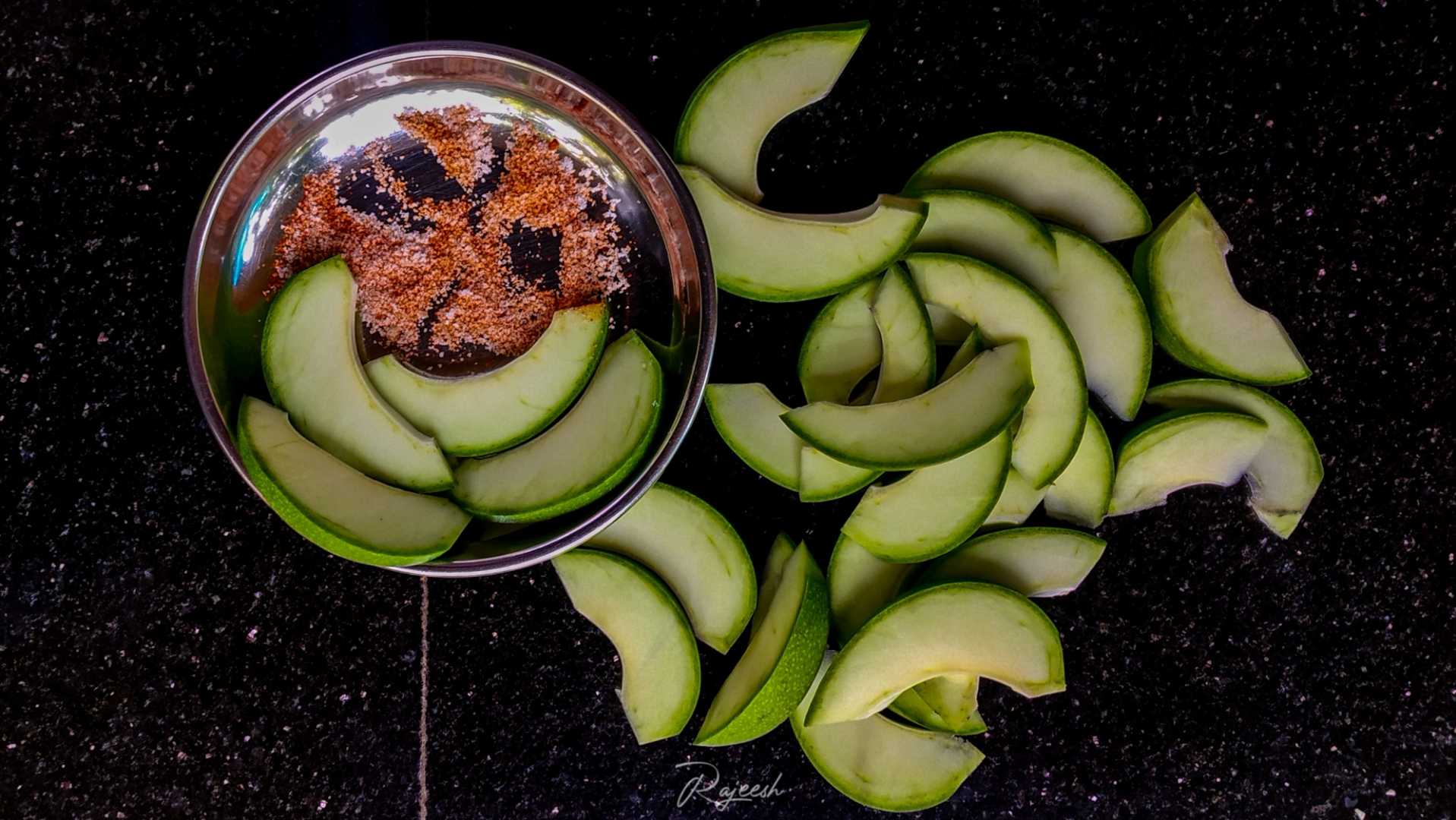 Sliced mango 