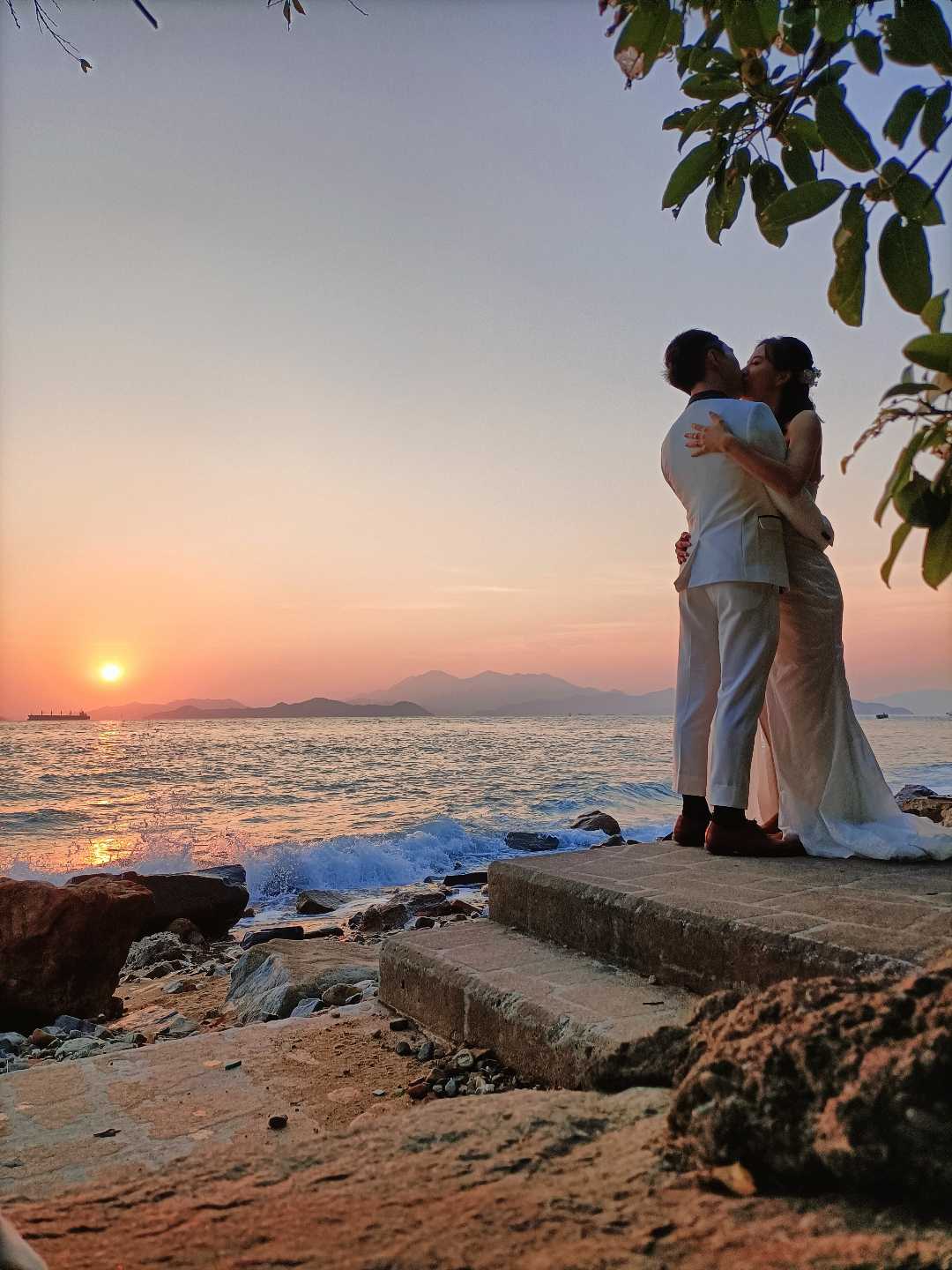 Sunset and Prawedding in sandy bay