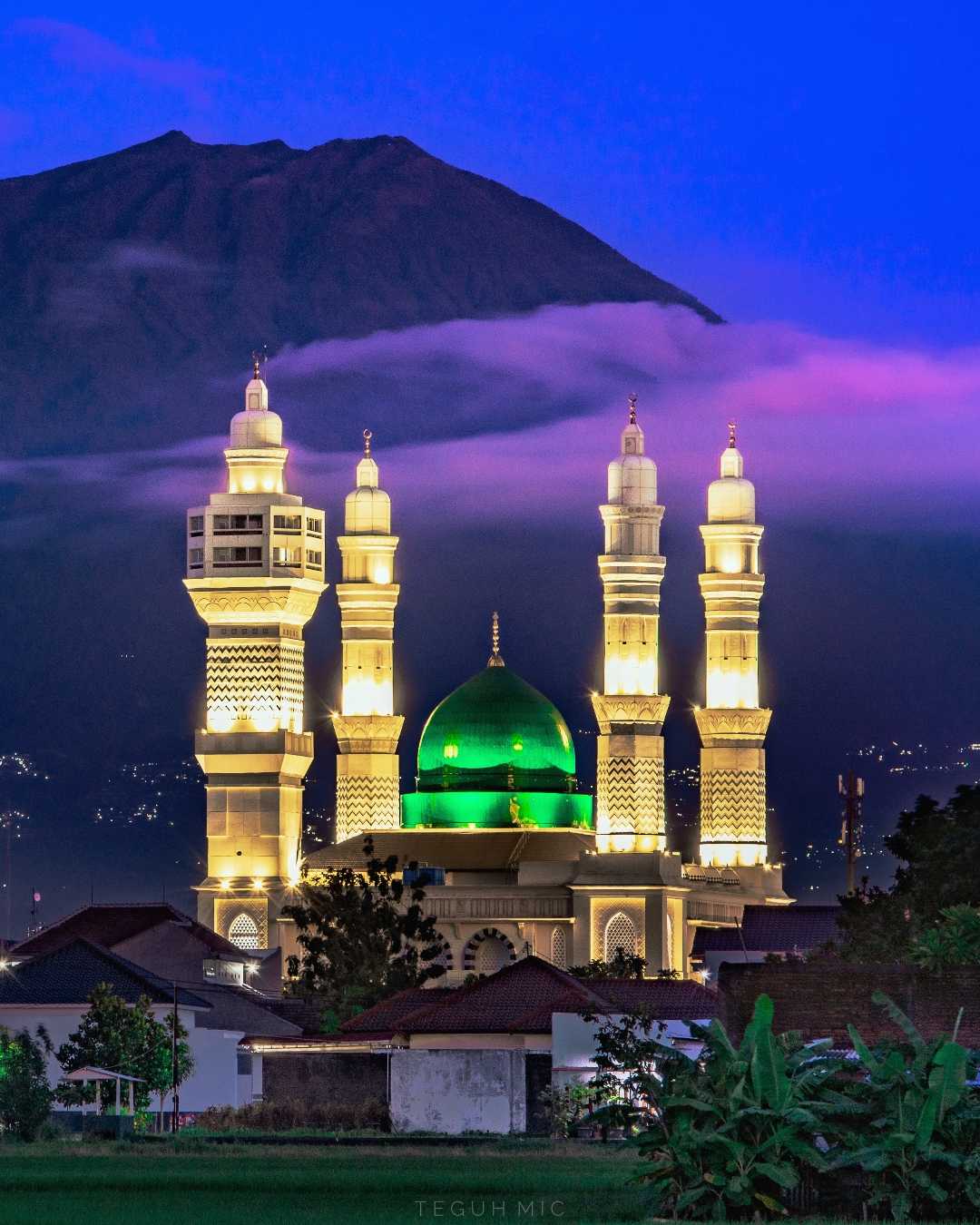 masjid agung Madaniyah 