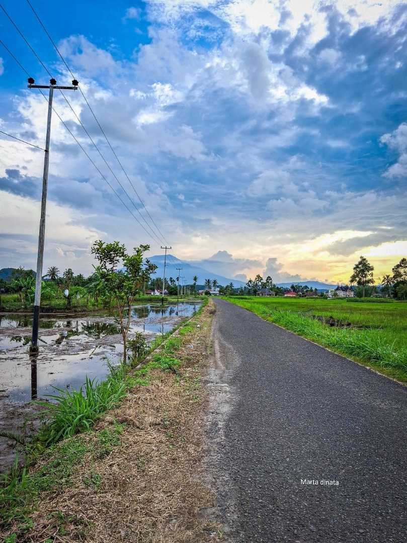 Menikmati senja