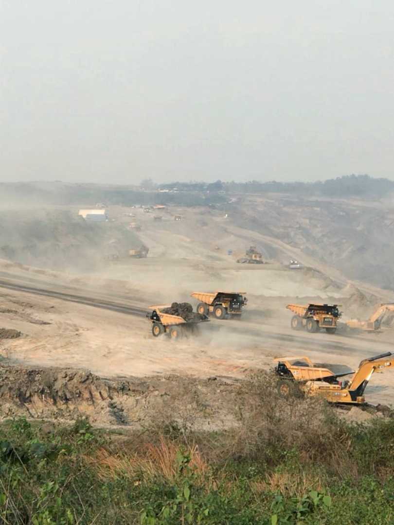 Truk Pengangkut Batubara