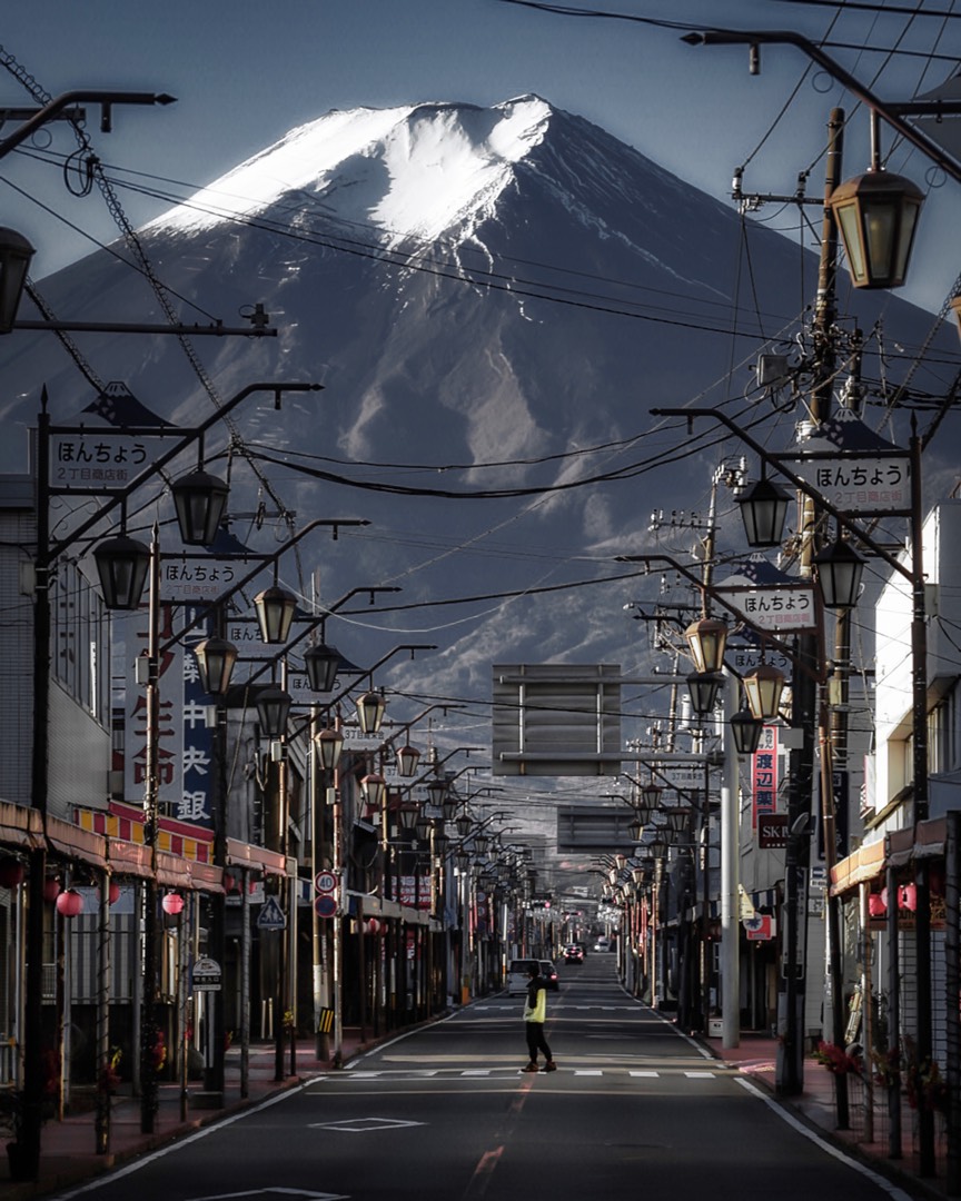 I really like this road, because this road has the background of Mount Fuji🤩