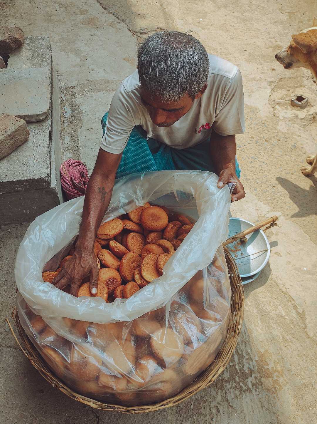A man is selling chai Biscuit 