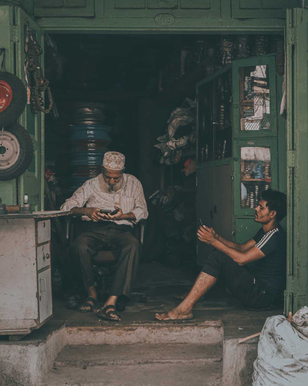 VINTAGE SHOP IN CHOR BAZAR