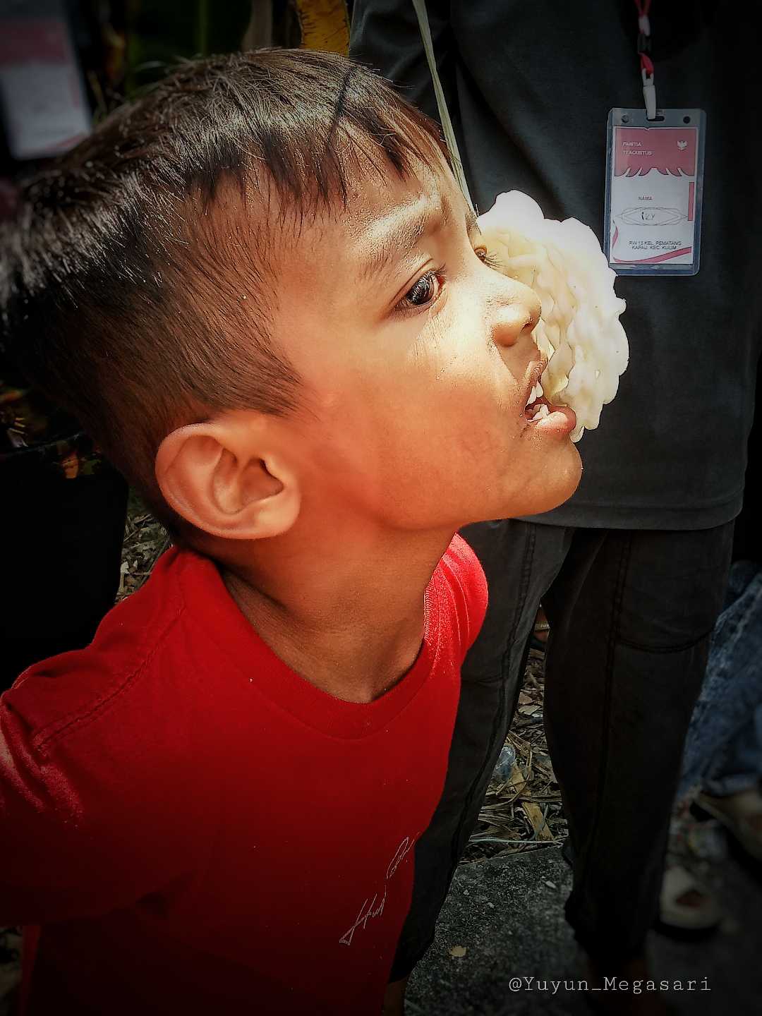 Lomba Makan Kerupuk 