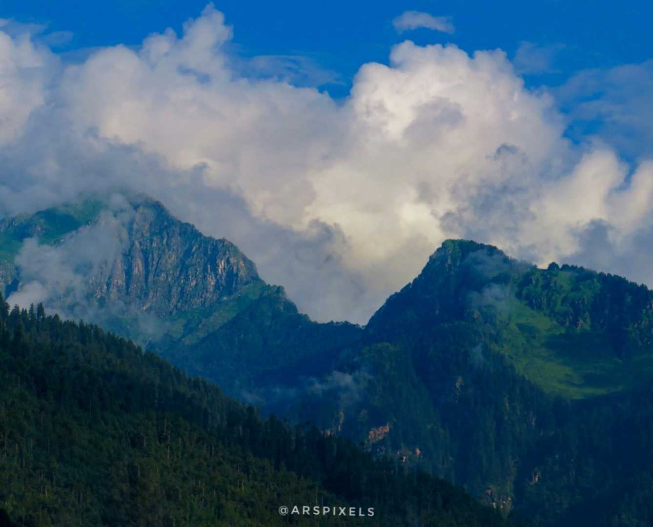 Majestic Mountains ⛰️🖤