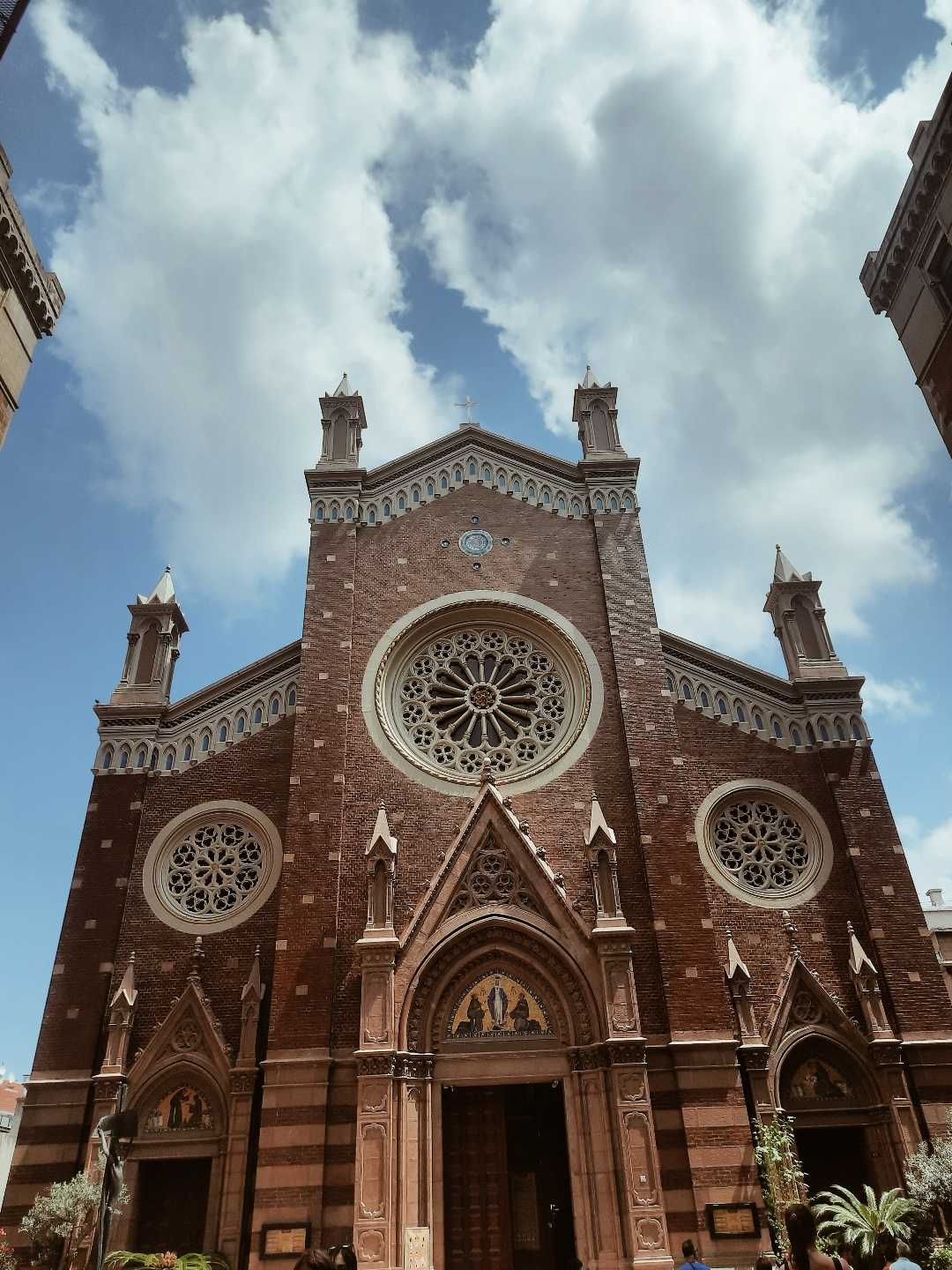 ⛪