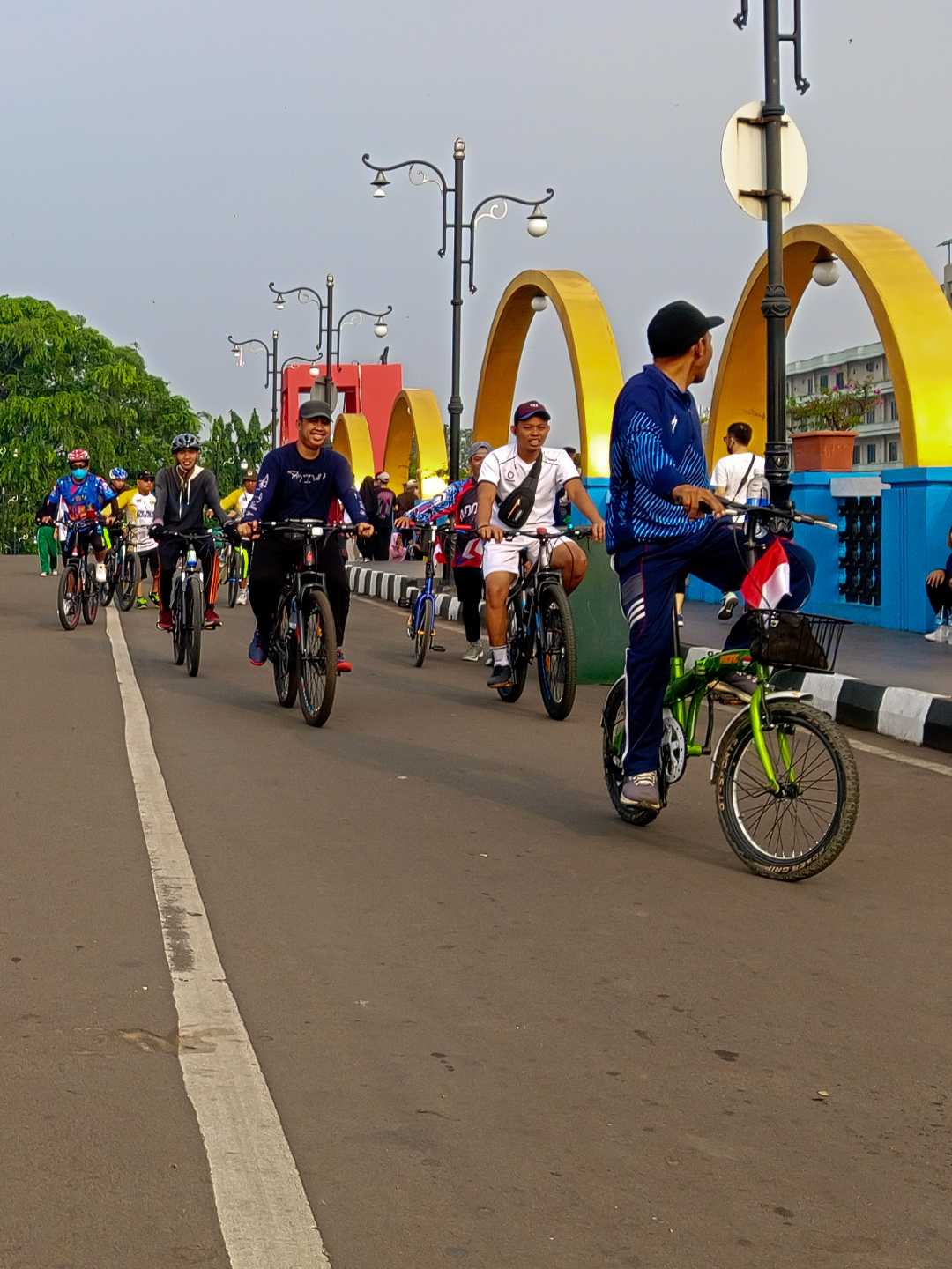 8 MANFAAT BERSEPEDA 