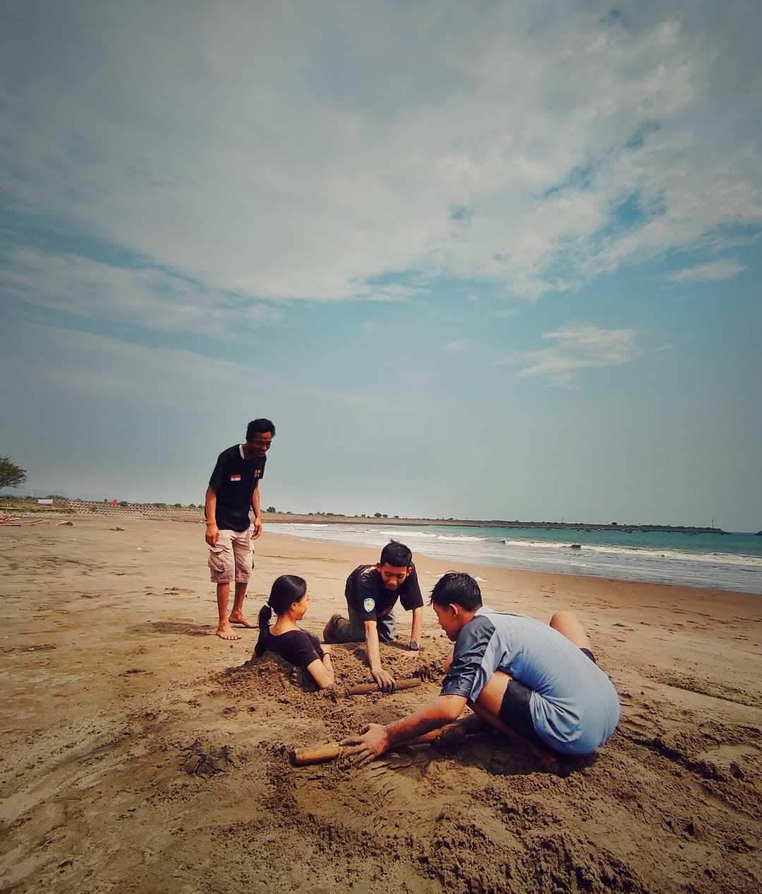 Bermain  Pasir Di Pantai