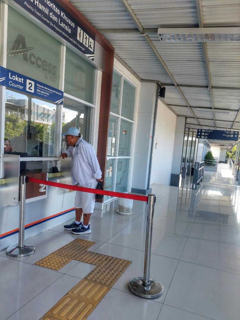 Membeli Tiket Kereta Api