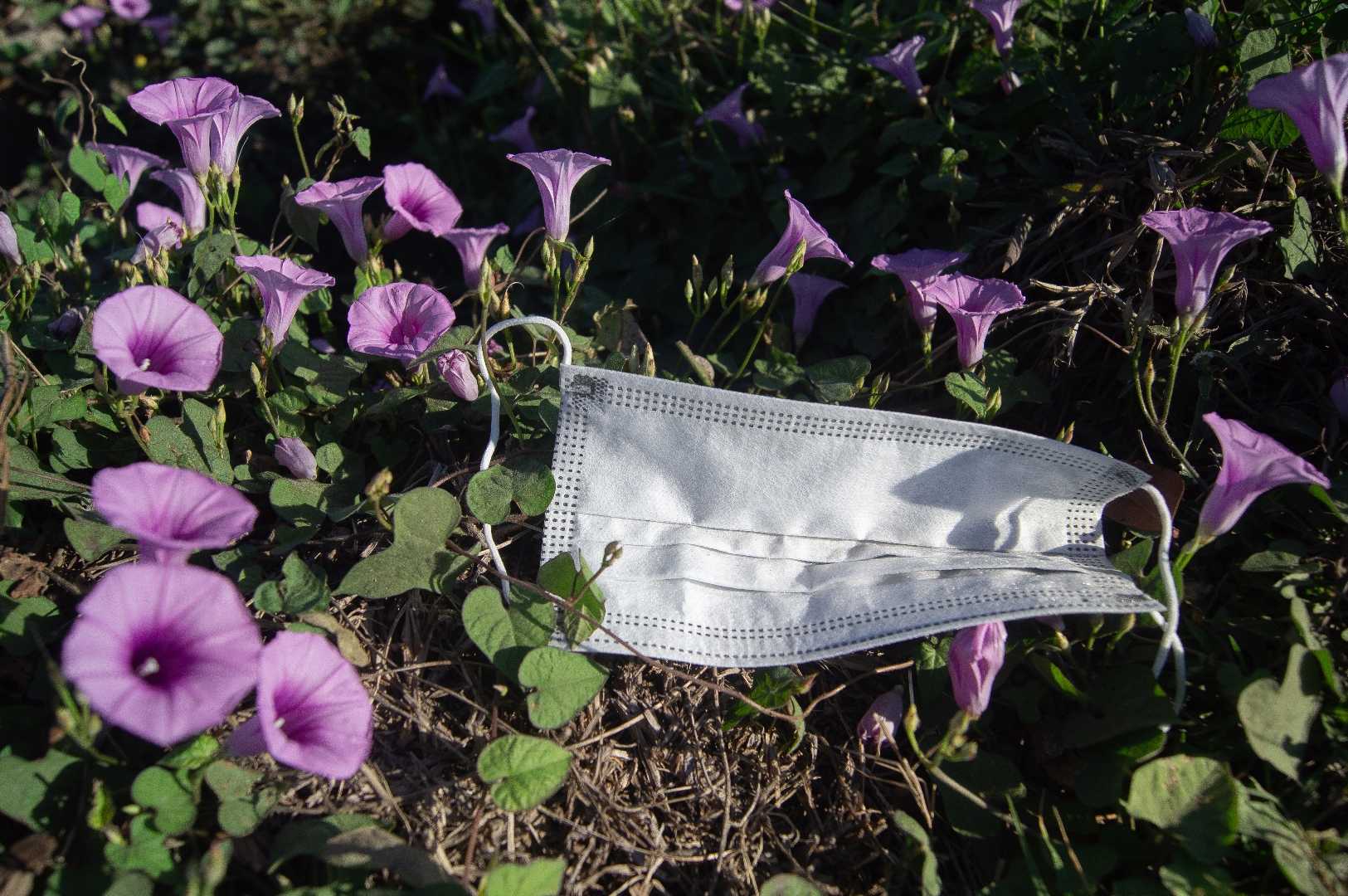 Masker bekas yg dibuang sembarangan