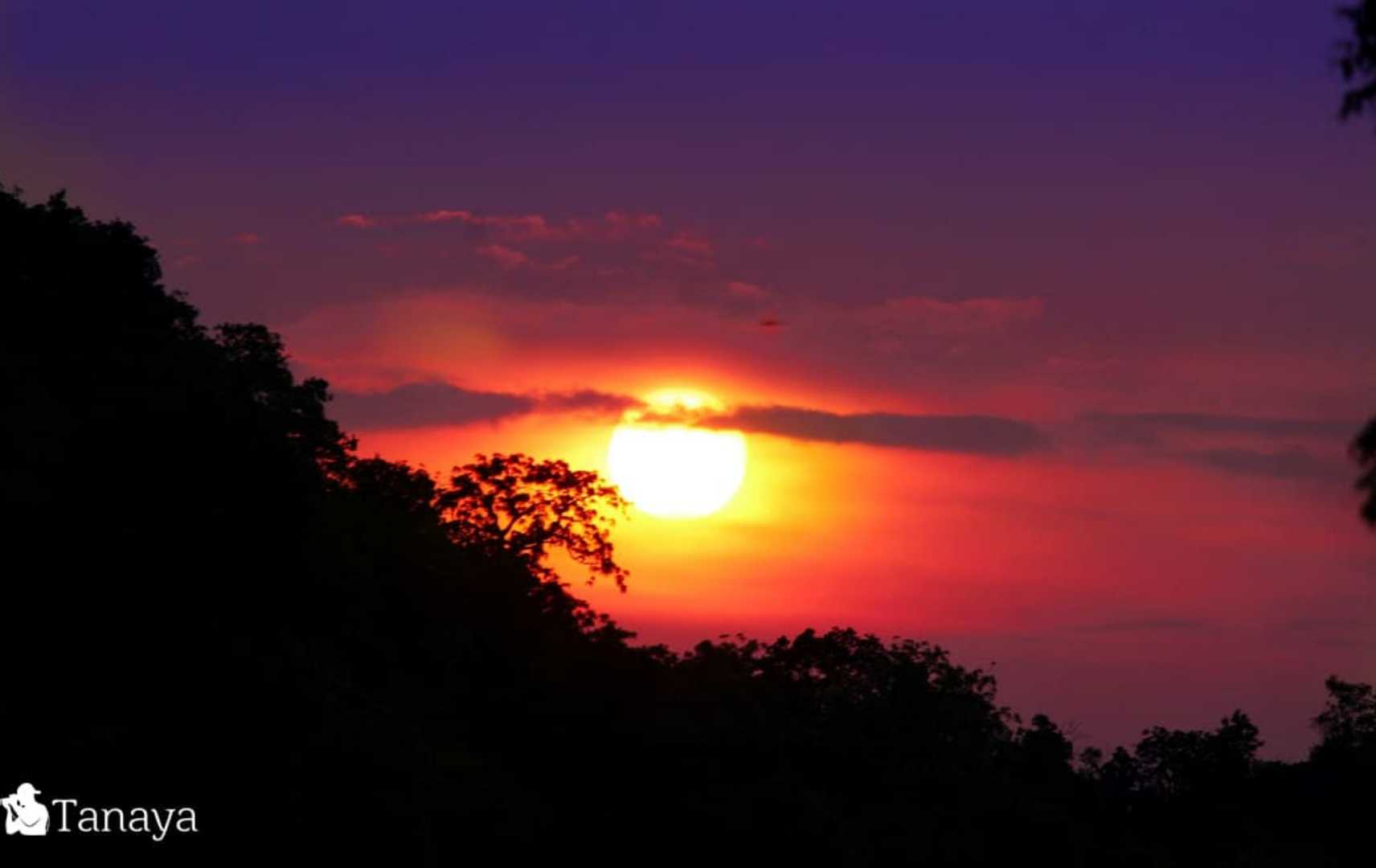 Colourfultrails sunset 