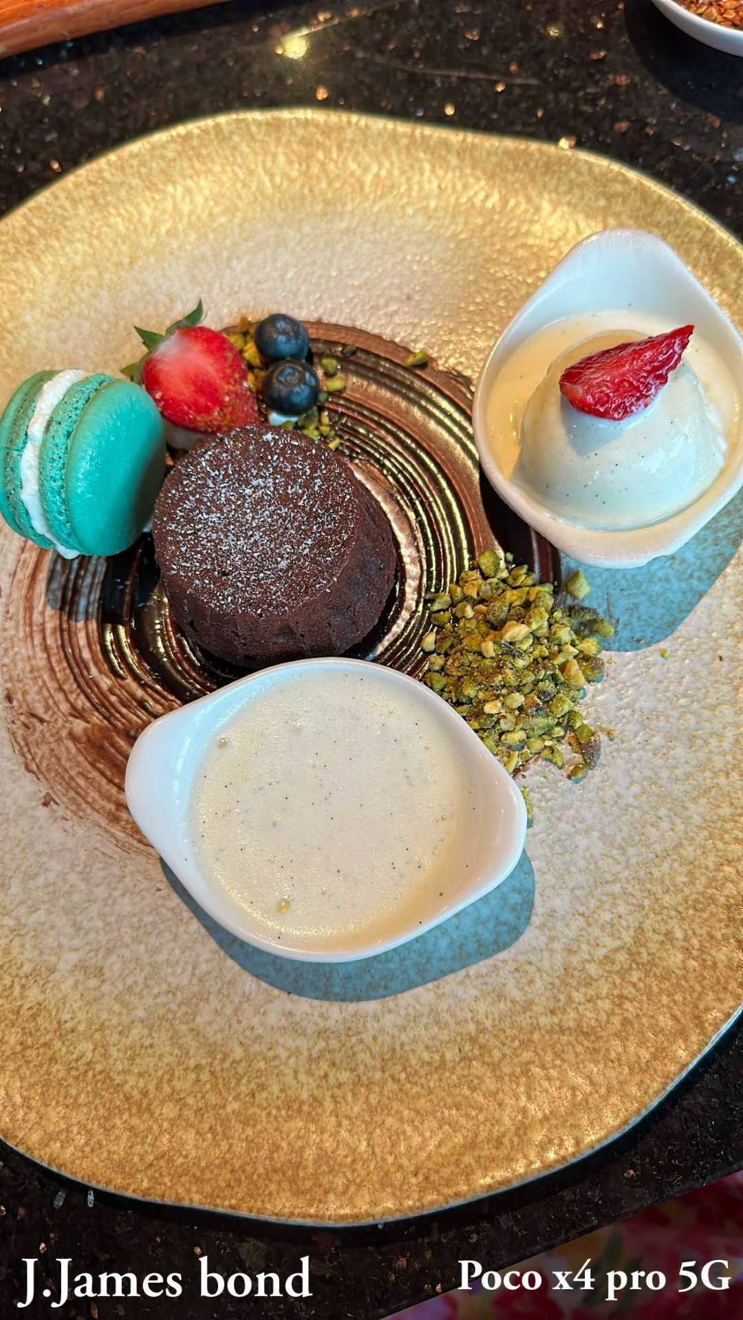 chocolate lava cake 🍰.