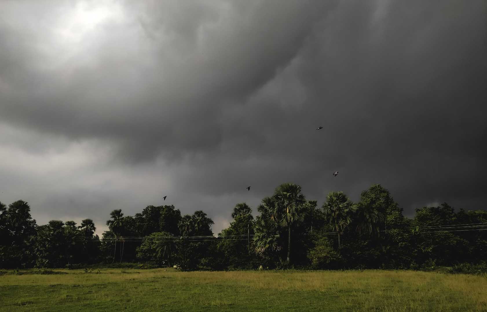The calm before storm ☁️🌧️