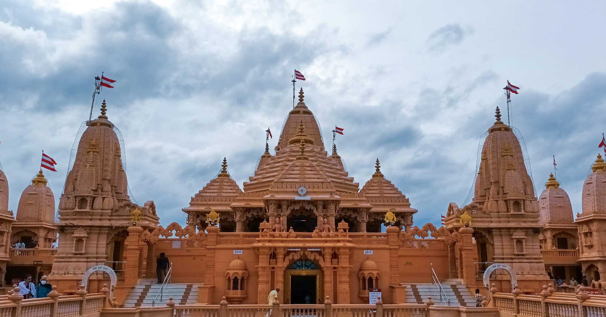 Nilkanth Dham, Poicha