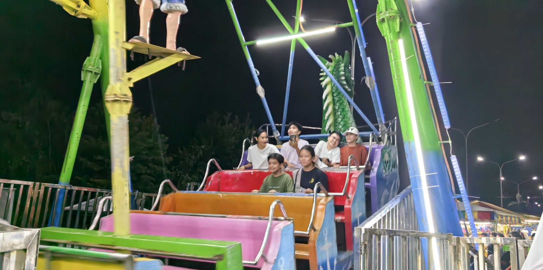Ph "Perya" ride - Viking big swing
