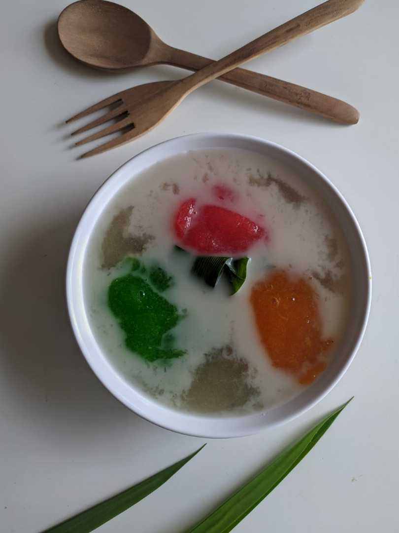 BUBUR SINGKONG PELANGI KUAH SUSU SANTAN