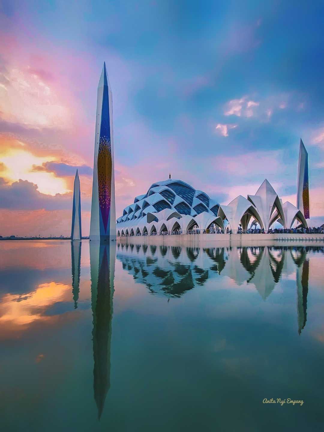 Refleksi Masjid Al Jabbar 
