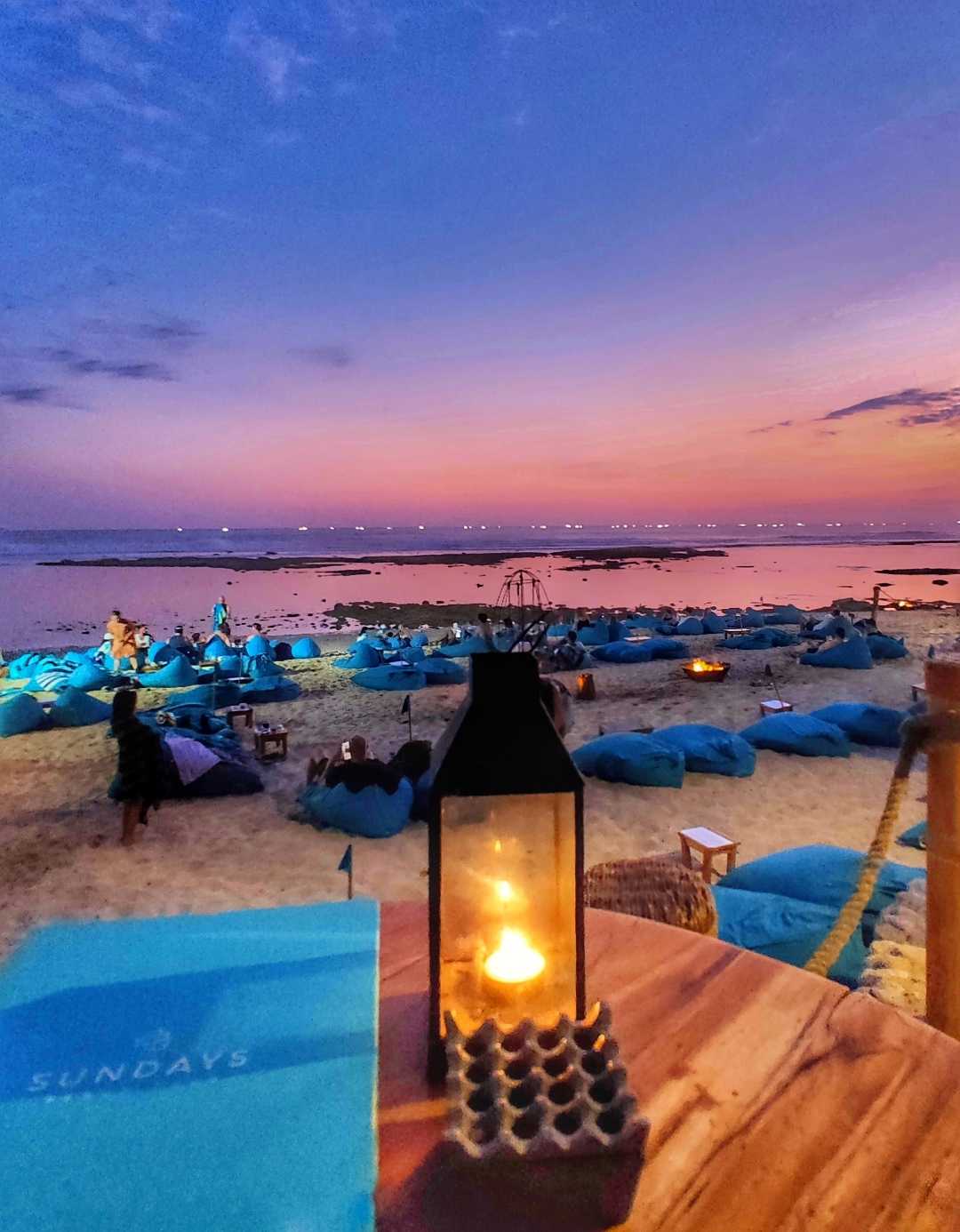 Sundays Beach Club