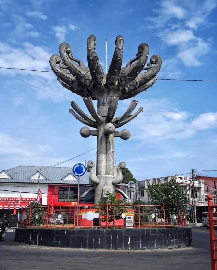 Monumen Paksi Sekala Bekhak, Lampung
