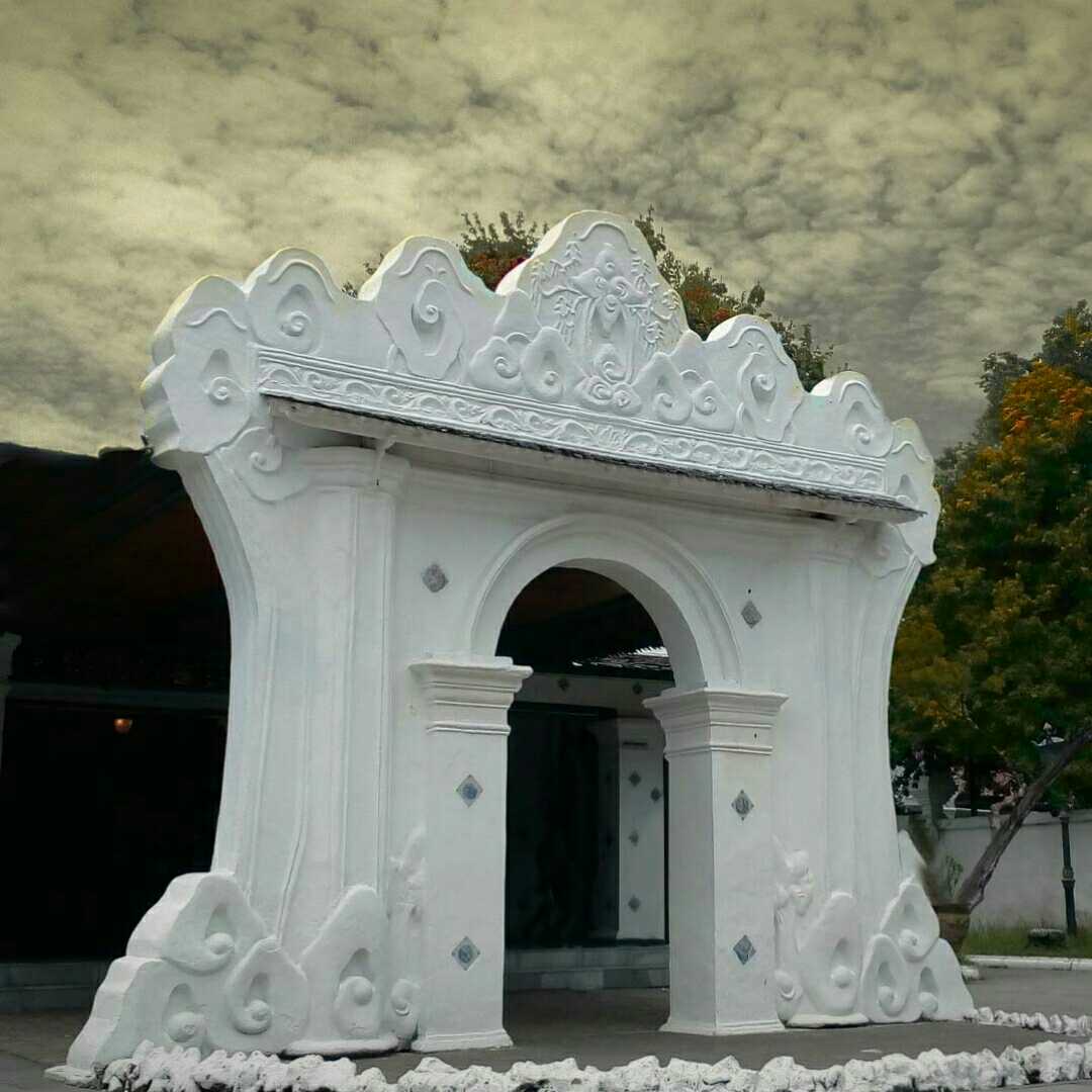 gate of palace