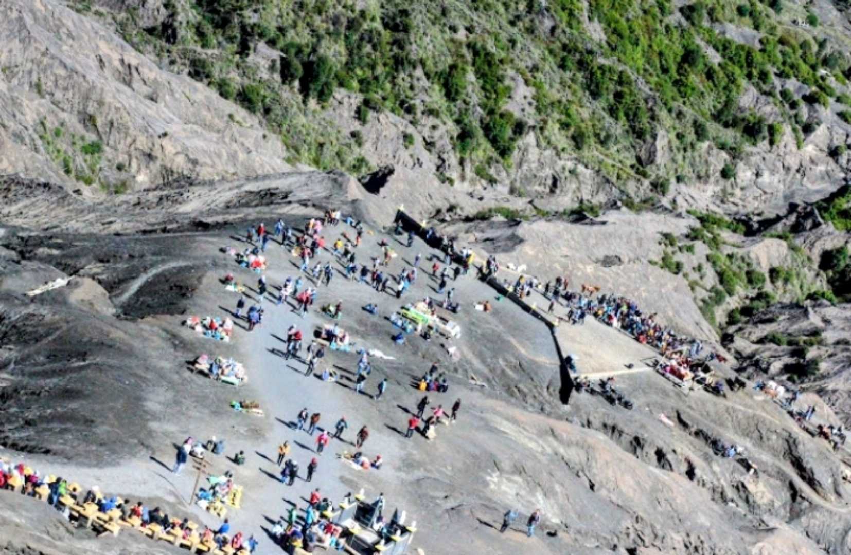 KAKI GUNUNG BROMO